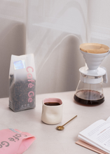 Cargar imagen en el visor de la galería, Taza de Cerámica - Edición Limitada