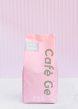 Cargar imagen en el visor de la galería, Cafe mezcla especial en bolsa rosa con fondo color rosa
