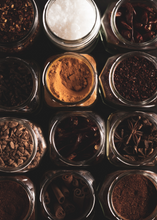 Cargar imagen en el visor de la galería, Frascos con diferentes especias