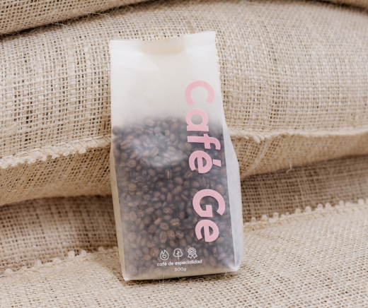 cafe en grano y costal de cafe
