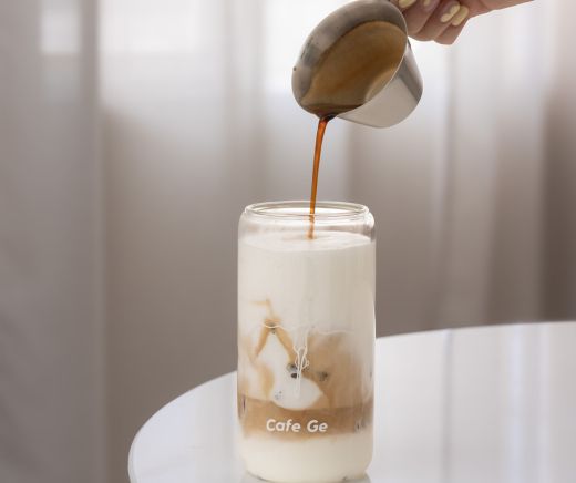 vaso de cafe con latte