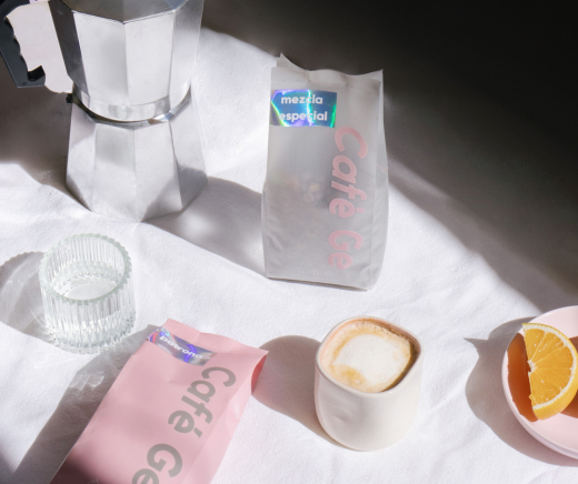 mesa de desayuno con cafe ge 