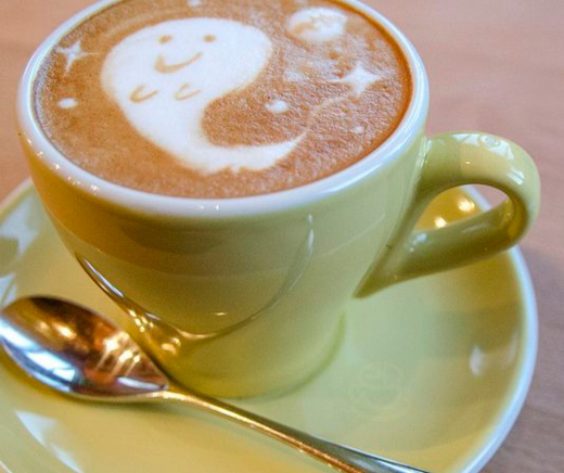 Café con sabor a miedo: 3 ideas espeluznantes para tu taza