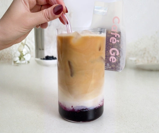 Anímate y haz un blueberry iced latte ☕🫐