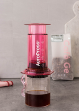 Cargar imagen en el visor de la galería, Aeropress Rosa
