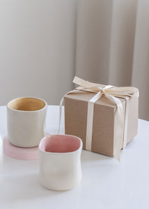 regalo con dos tazas de cafe 